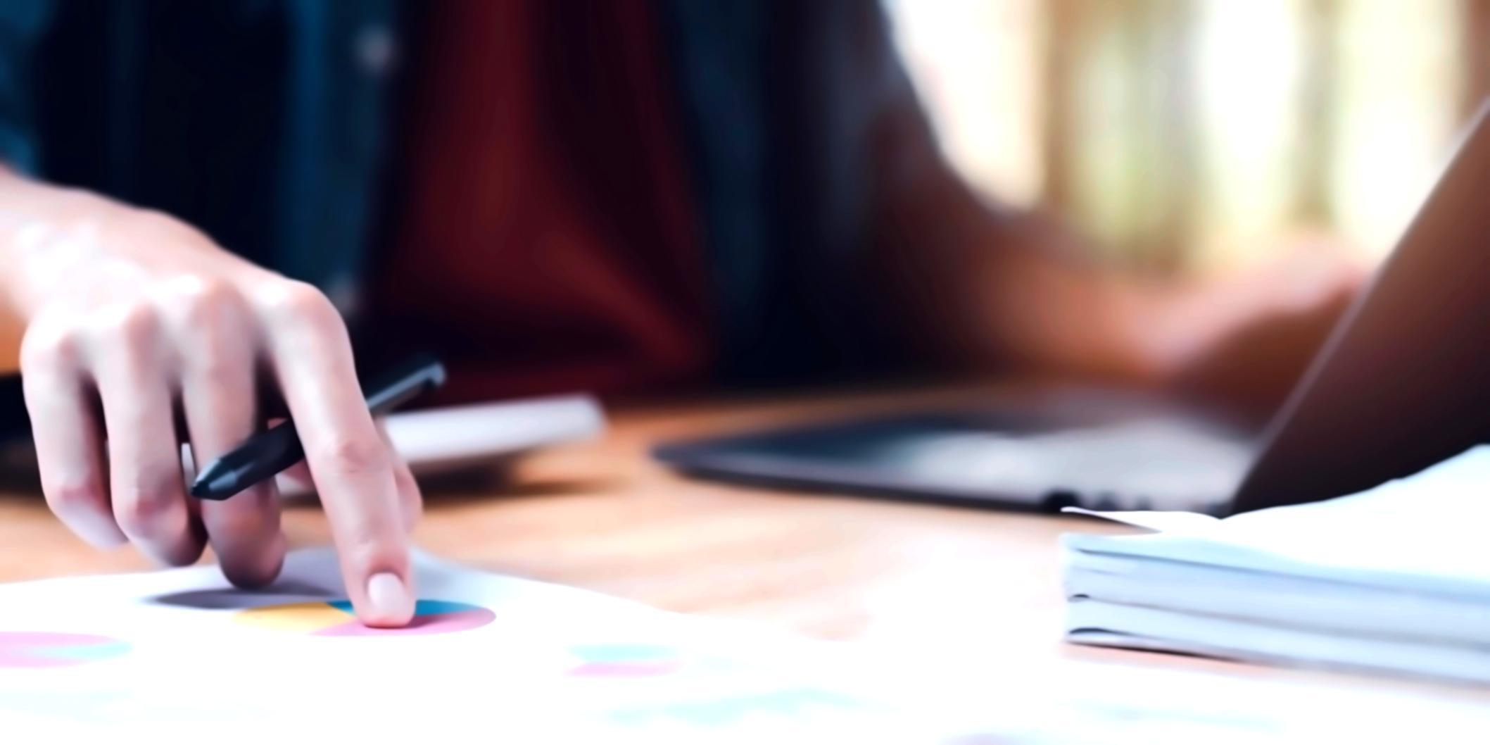 Internationale Teilnehmer beim Lernen